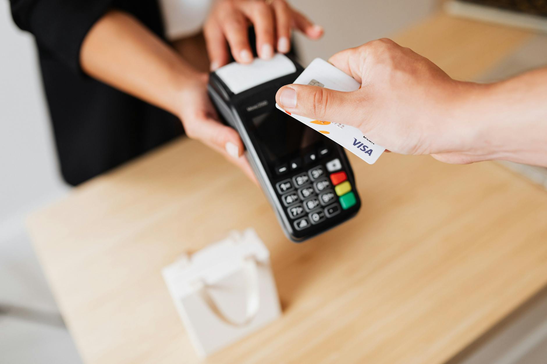 Pagamento contactless con carta Postepay Evolution Business